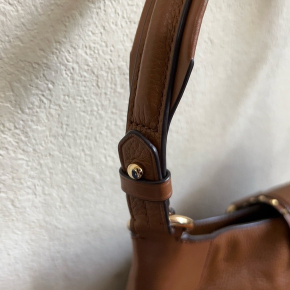 Michael Kors Lillian Medium
Shoulder - Picture 7 of 15